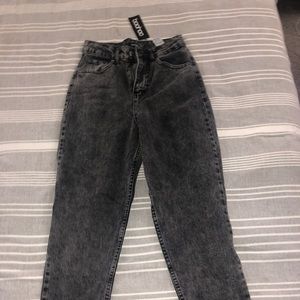 Boohoo mom jeans size 6